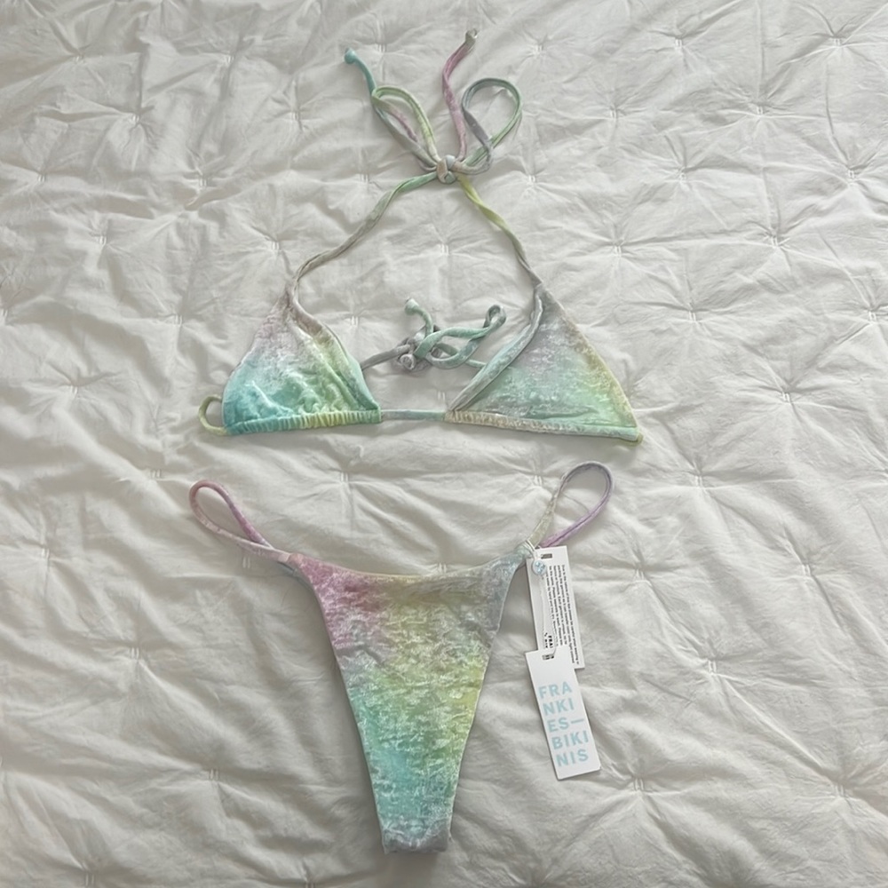 Frankie’s Bikinis set!
